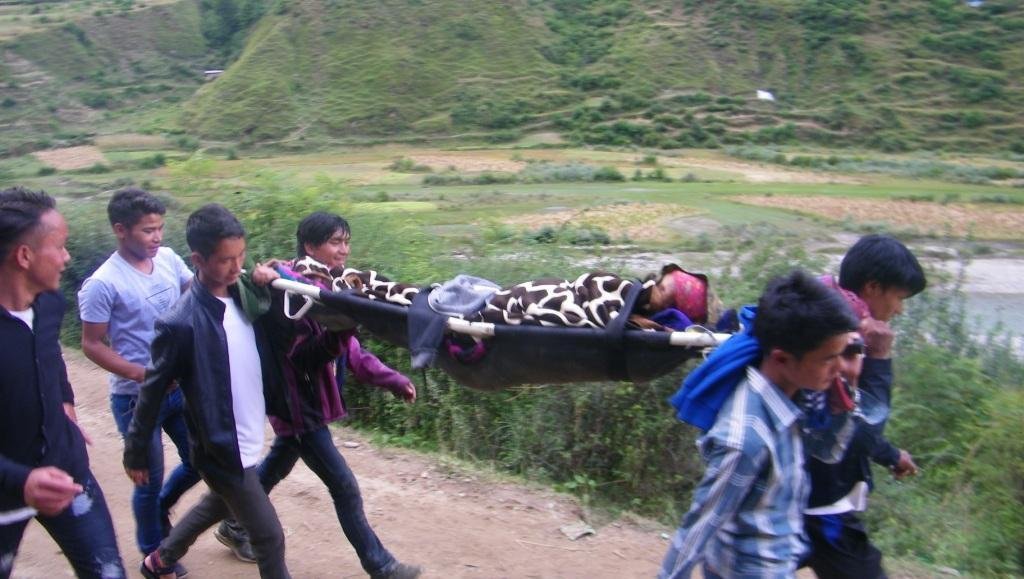 जुम्लामा अझै हटेन स्टेचरको विकल्प, दिउँसै बन्द हुन्छन् दुर्गमका स्वास्थ्य चौकी