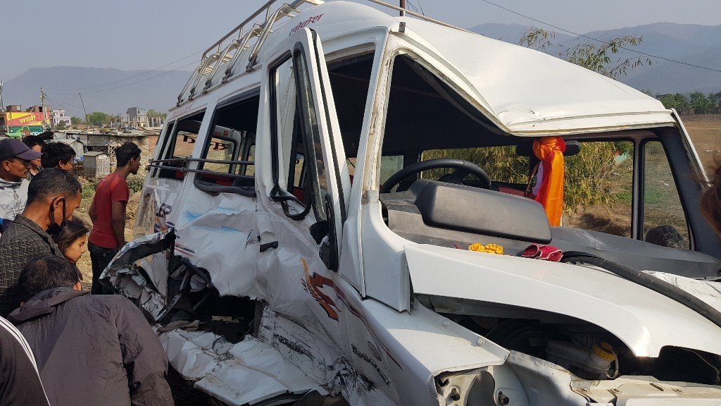 सुर्खेतमा फोर्स र ट्याक्टर दुर्घटना : एघार घाइते 