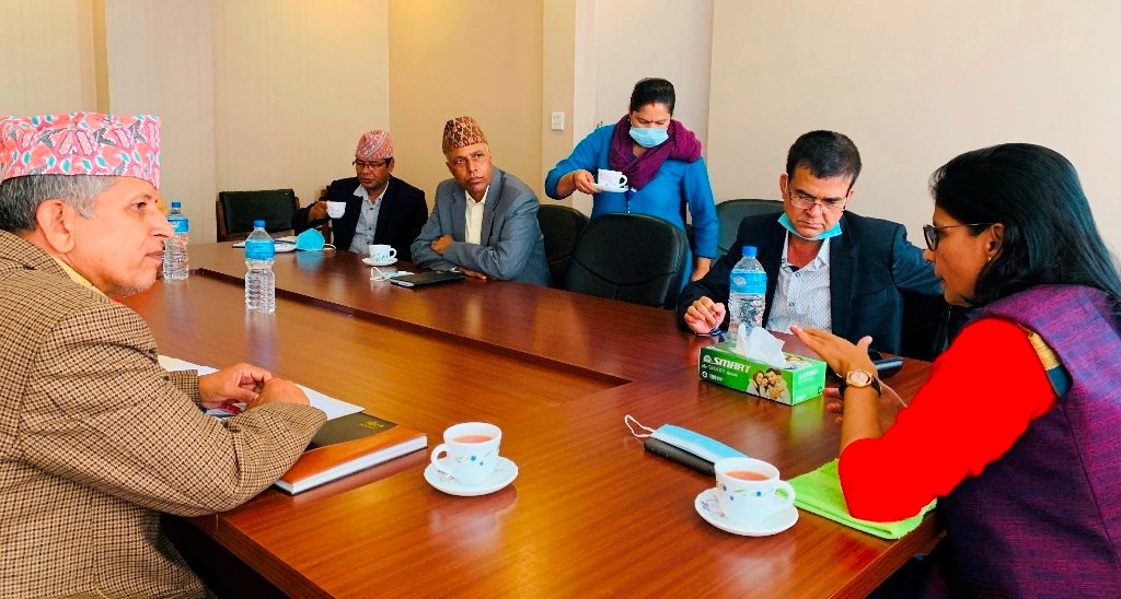 आयोगका पदाधिकारीलाई निश्चिन्त भएर काम गर्न मन्त्री अर्यालको निर्देशन