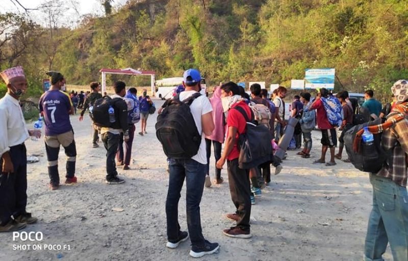 सुर्खेतको बबईबाट दैनिक सयौं नागरिकको उद्धार, गन्तब्यमा पुर्‍याइदै