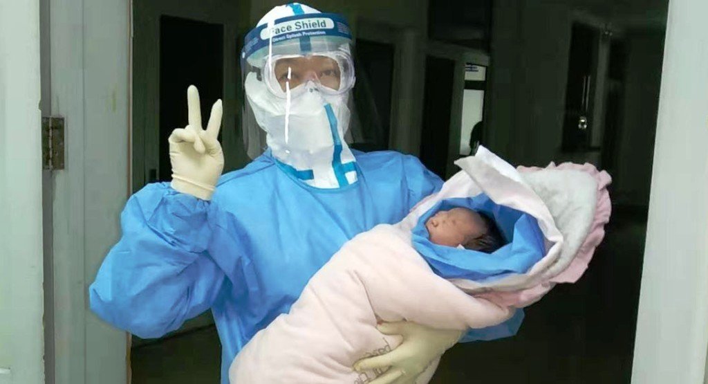 कोरोनाबाट आमा गुमाएका १२ दिने शिशु आइसोलेसनमा