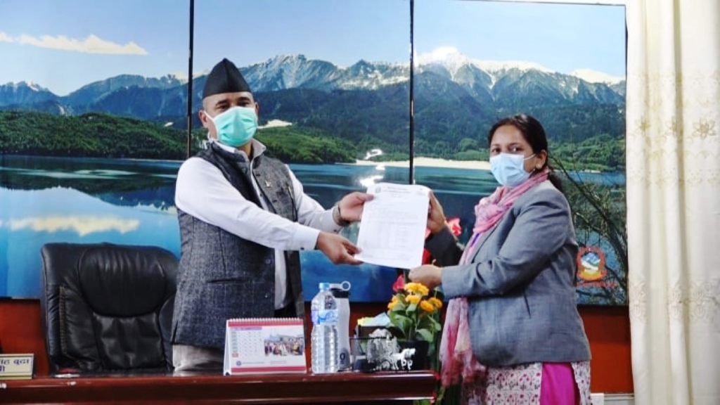 वीरेन्द्रनगरमा बस्ने विपन्न नागरिकको राहतको लागी पहल चाल्दै नगरपालिका