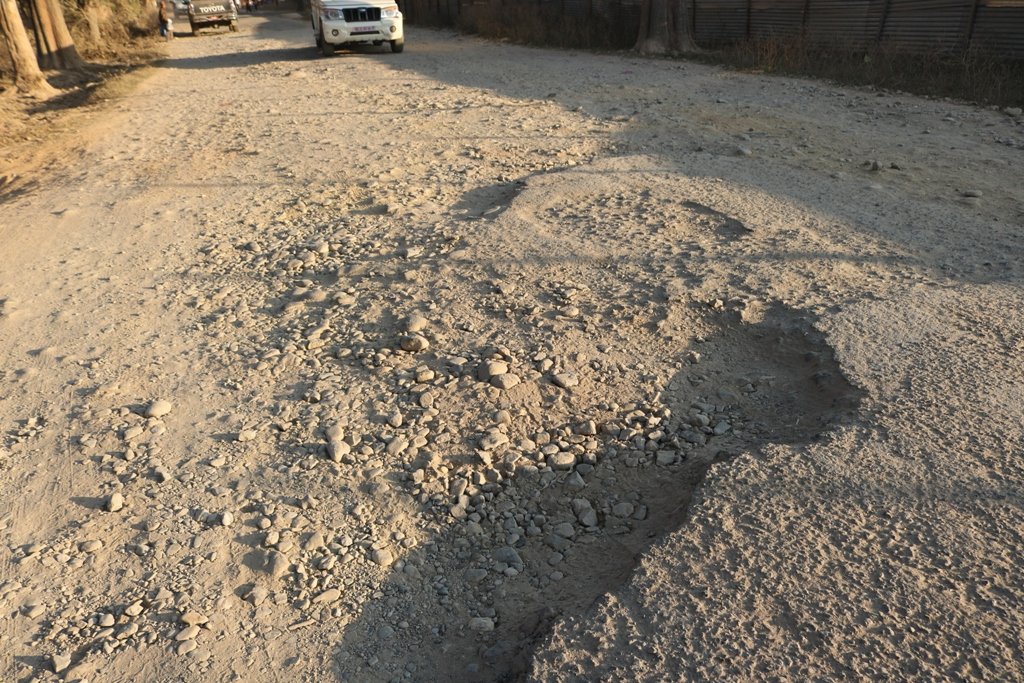 कर्णालीको राजधानीमा सडकको बिजोग, हेर्नुहोस् केही तस्बिर 