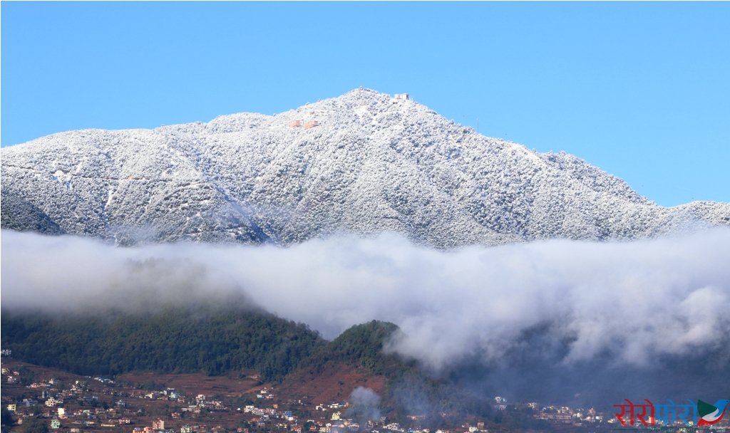काठमाडौ उपत्यका वरीपरी हिमपात (फोटो फिचर)