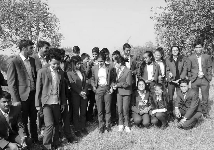 २३ थान लाश बन्नुअघिको एउटा सामूहिक तस्बिर