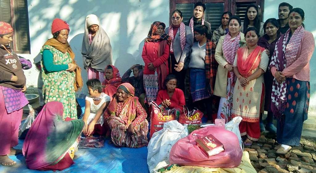 जन्मदिनमा सांसदले गरीन् आवास गृहका महिलालाई सहयोग