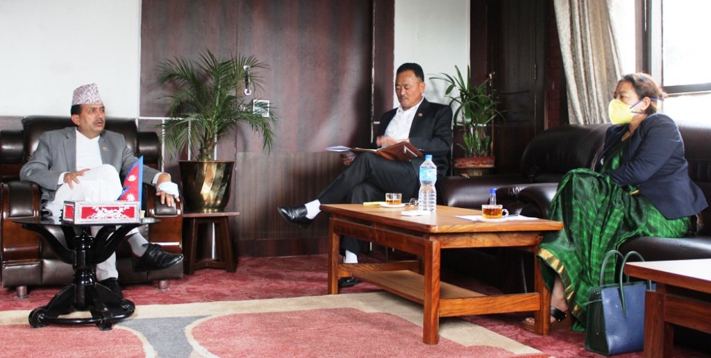 प्रदेश सरकारसँग समन्वय गर्ने जिम्मेवारी तोकिएका मन्त्रीसँग स्वास्थ्य मन्त्रीको छलफल