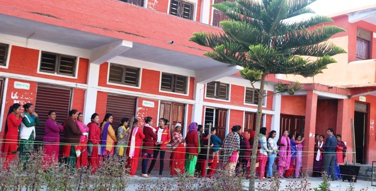 ४५ जिल्लामा मतदान जारी : ३ बजेसम्म ६० प्रतिशत मत खस्यो