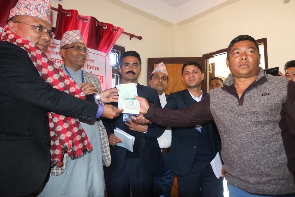 कर्णालीबाटै श्रम स्वीकृति : सेवाग्राही भन्छन्–‘संघीयता महसुस भयो’