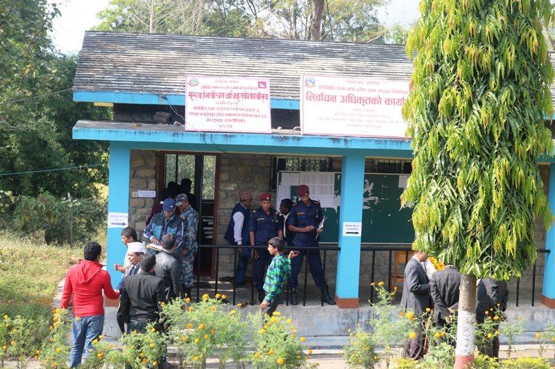 मनोनयन दर्ता उल्लासपूर्ण (फोटो फिचर)