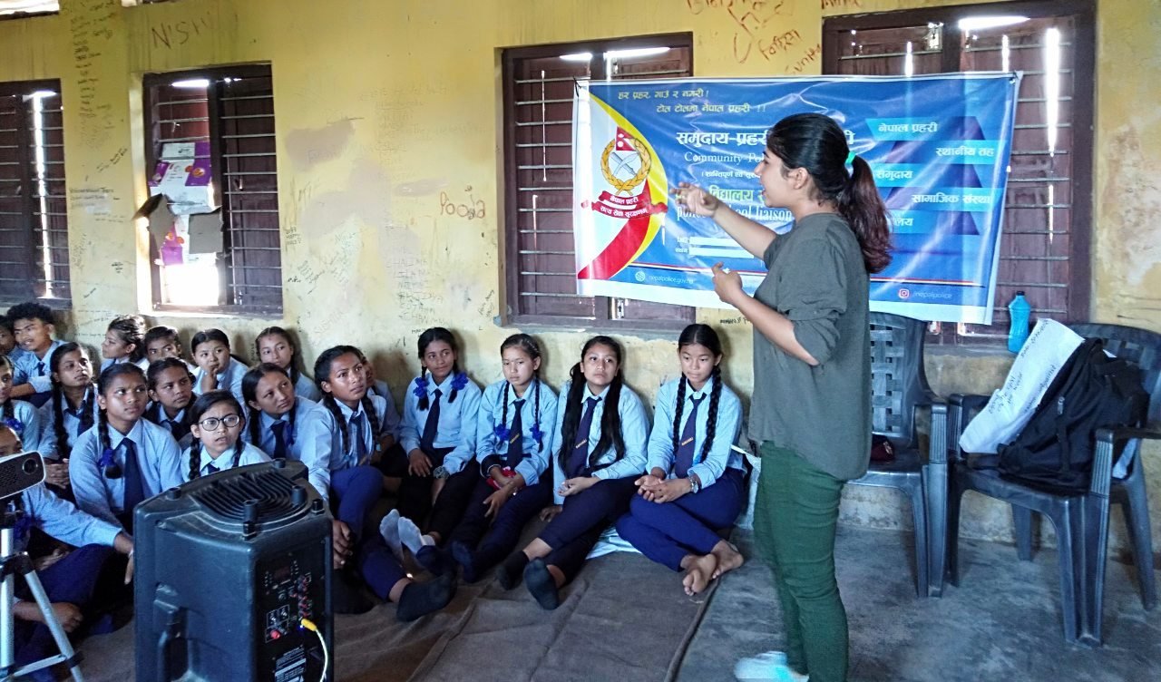 हिंसाबाट बच्ने उपाय सिकाउँदै किशोरीहरु