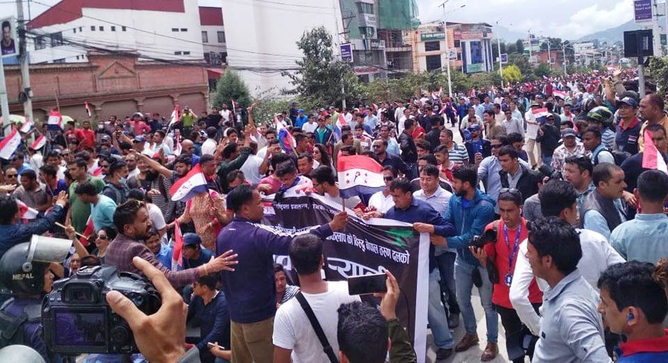 डा. केसीको समर्थनमा तरुण दलको प्रदर्शन, अध्यक्षसहित थुप्रै घाइते