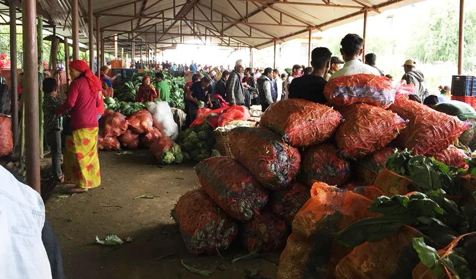 कपुरकोटको शुक्रवारे हाटमा १६ लाखको तरकारी बिक्री