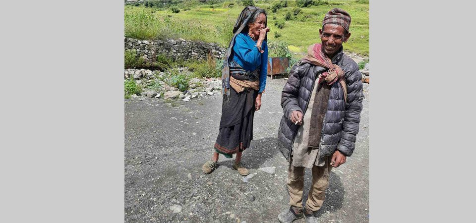 मसँग कुरा गर्ने वा नजिक बसेर फोटो खिचाउनेलाई समेत धम्की