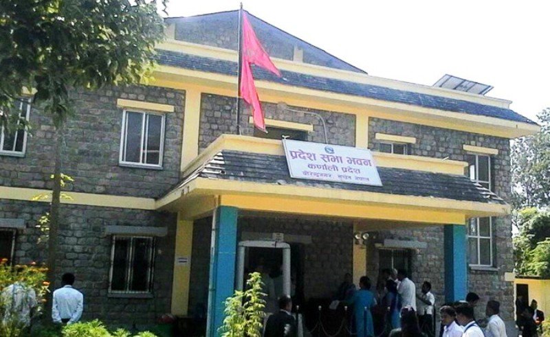 एमालेका ४ सांसद द्वारा शाहीको पक्षमा मतदान, कर्णालीका मुख्यमन्त्रीको पद जोगियो