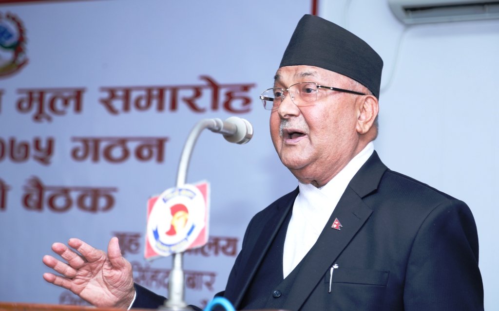 सिराहमा प्रधानमन्त्रीद्वारा बालिकालाई विद्यालय भर्ना