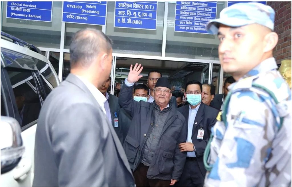 प्रधानमन्त्री ओली अस्पतालबाट बालुवाटार फर्किए