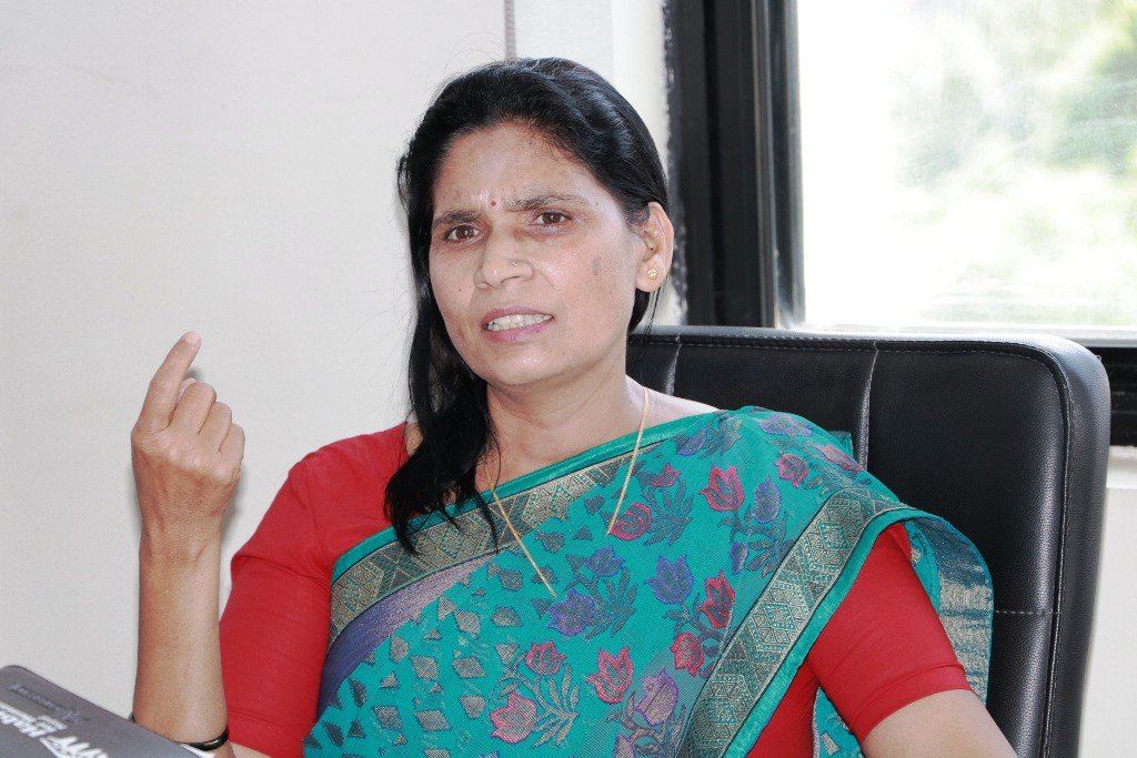 मन्त्री अर्यालद्वारा भूमी बैंकबारे विज्ञहरुसंग छलफल