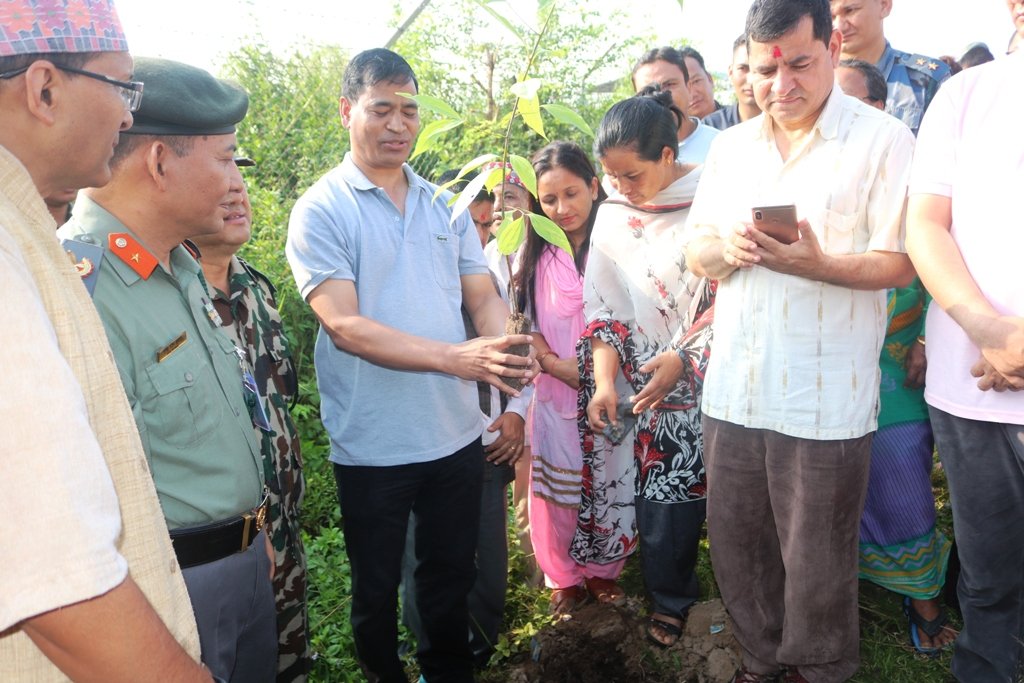 कर्णाली श्रम दिवसको अवसरमा पाँच सय विरुवा रोपियो