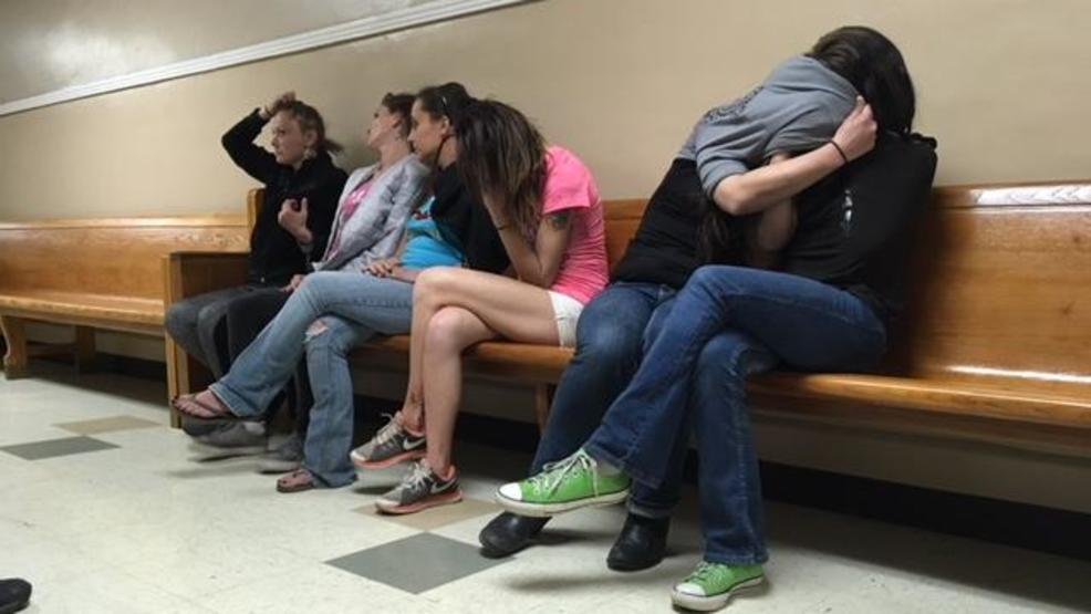 वीरेन्द्रनगरमा खुलेआम यौन धन्दा, को–को परे प्रहरीको फन्दामा ?