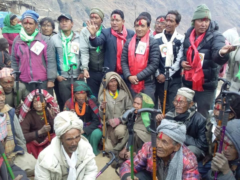 देउसी भैलोको रकमले ज्येष्ठ नागरिकलाई लठ्ठी 