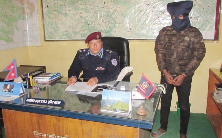 बलात्कार र चोरी आरोपमा दुई युवक पक्राउ