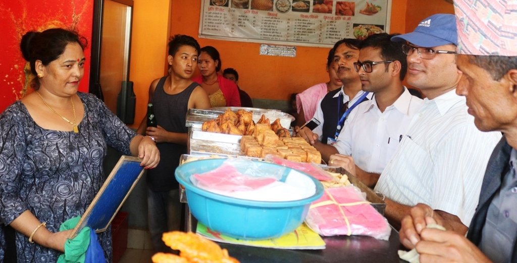 वीरेन्द्रनगरमा बजार अनुगमन : जहाँतहीं म्याद गुज्रेका सामान