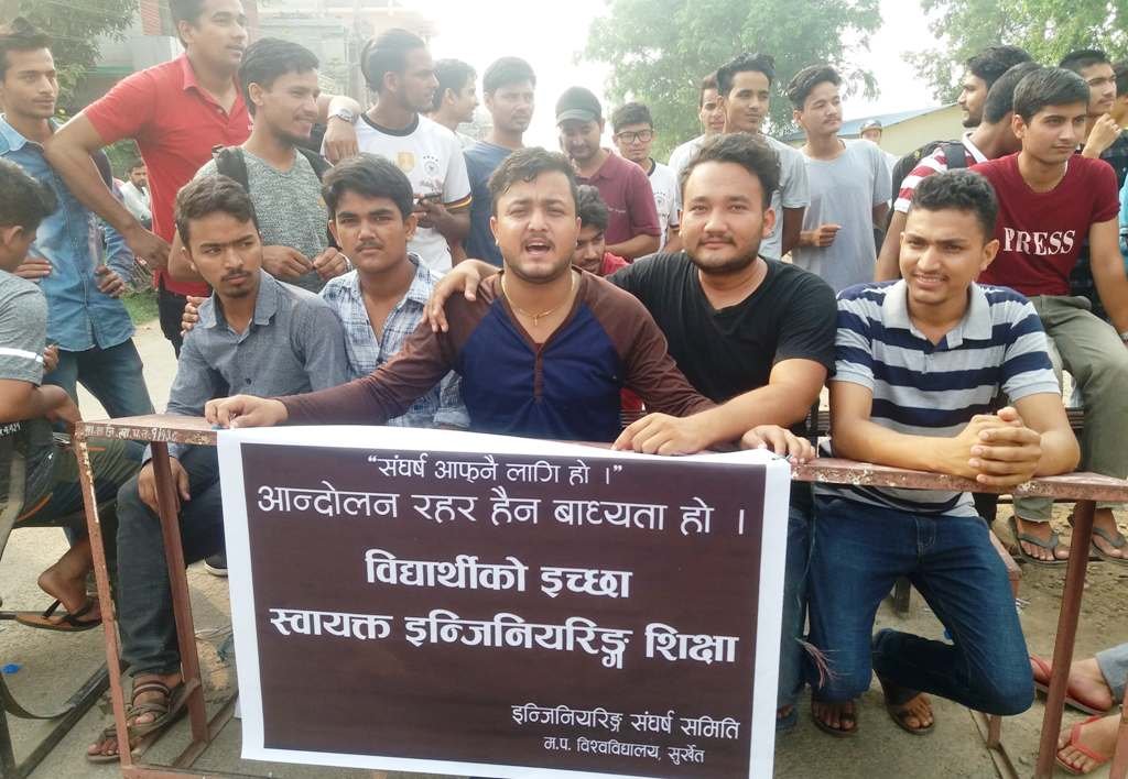 उग्र बन्दै विद्यार्थी आन्दोलन, प्रहरीद्वारा धरपकड