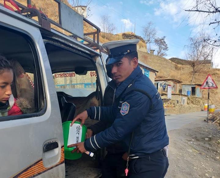 जुम्लामा सार्वजनिक गाडीमा डस्टविनको व्यवस्था 