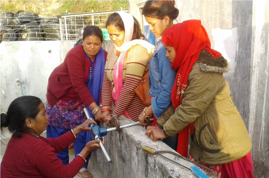 तयार भए महिला पलम्बर