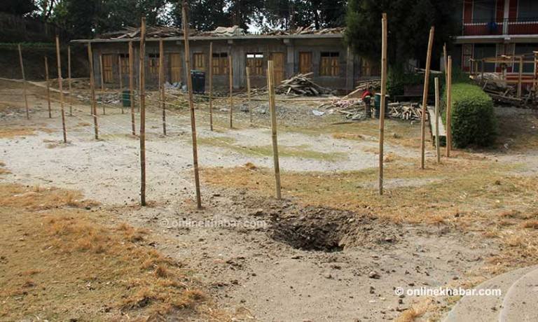 ताप्लेजुङमा मतदान केन्द्रमै बम विस्फोट, सुरक्षा नभएसम्म कर्मचारीले काम नगर्ने