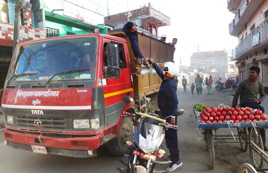 फुटपाथ व्यापारीको विजोग, उचित व्यवस्थापन गर्न माग 