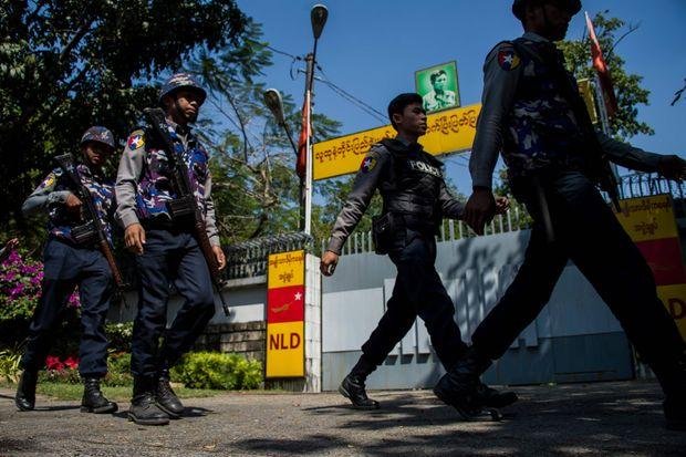 नोवेल शान्ति पुरस्कार विजेता सुकीको निवासमा बम आक्रमण